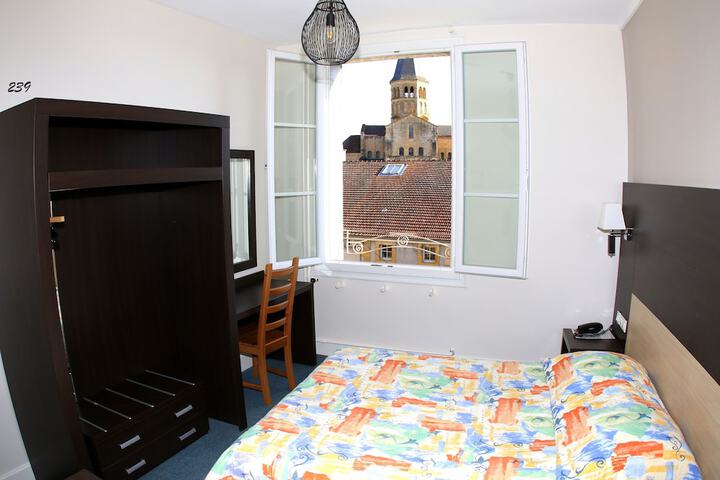 Room 18 of 118