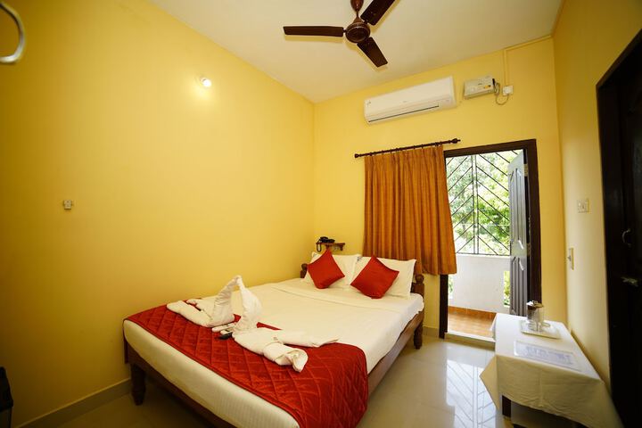 Room 5 of 12