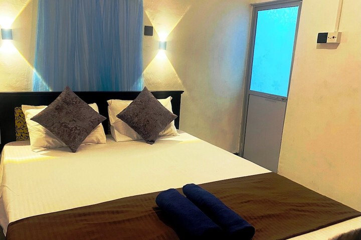 Room 10 of 26