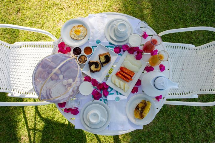 Breakfast/Coffee Service 52 of 163