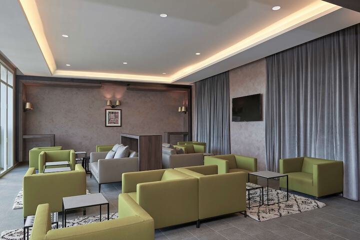 Lounge 155 of 203