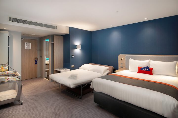 Room 11 of 37