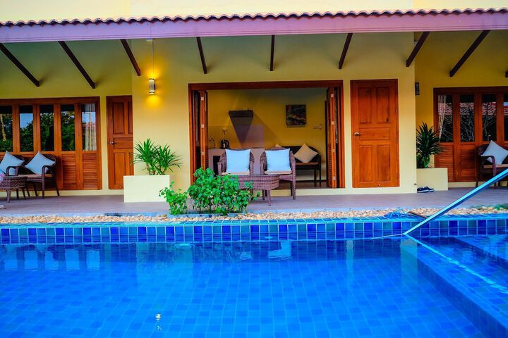 Pool Hotel