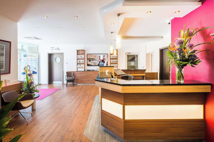 Entrance & Lobby