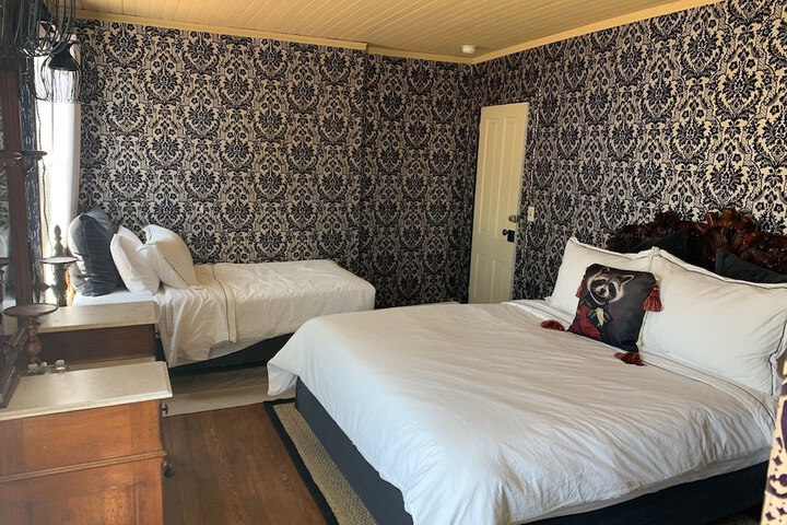Room 7 of 33