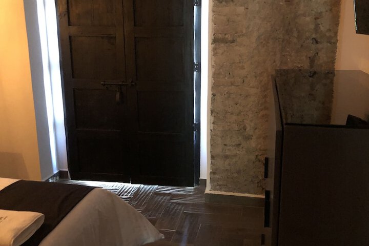Room 16 of 49