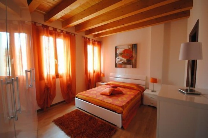 Room 14 of 30