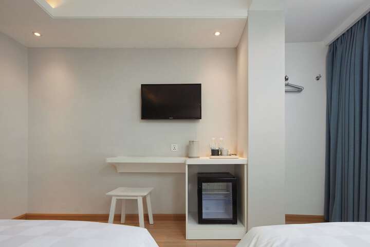 Room 18 of 53