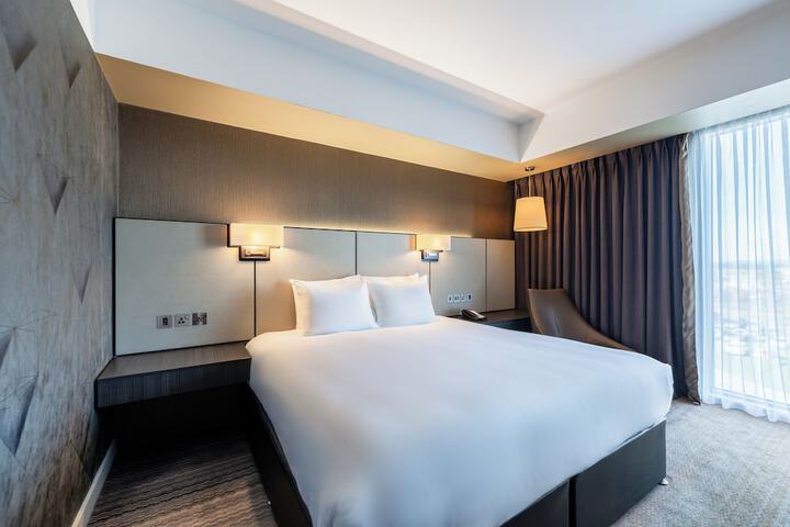 Room 18 of 233