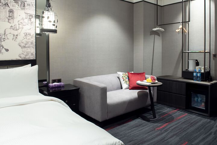 Room 7 of 75