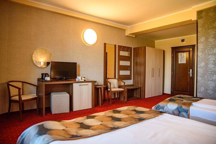 Room 42 of 98