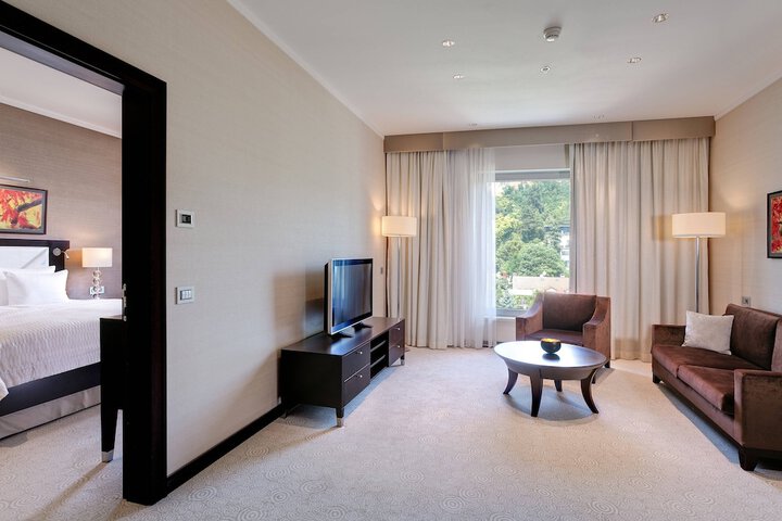 Room 18 of 86