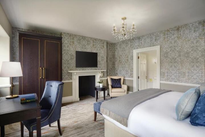 Room 10 of 37