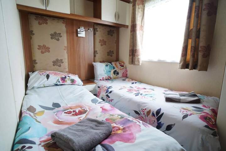 Room 2 of 27
