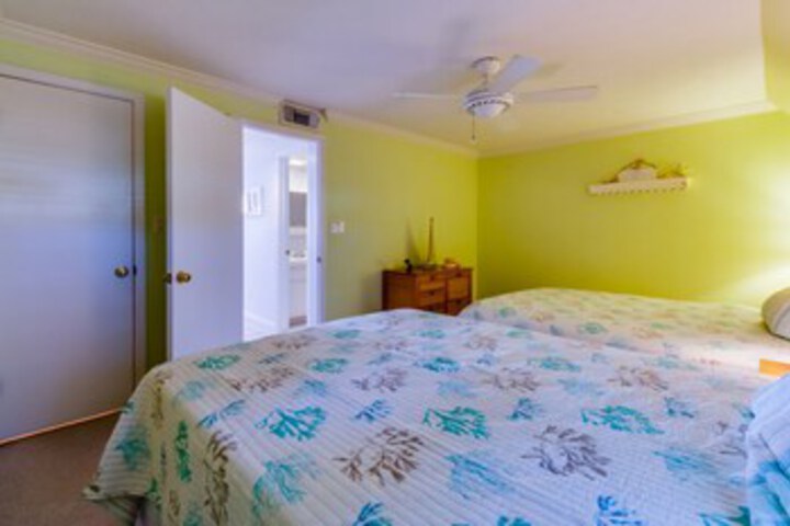 Room 32 of 39