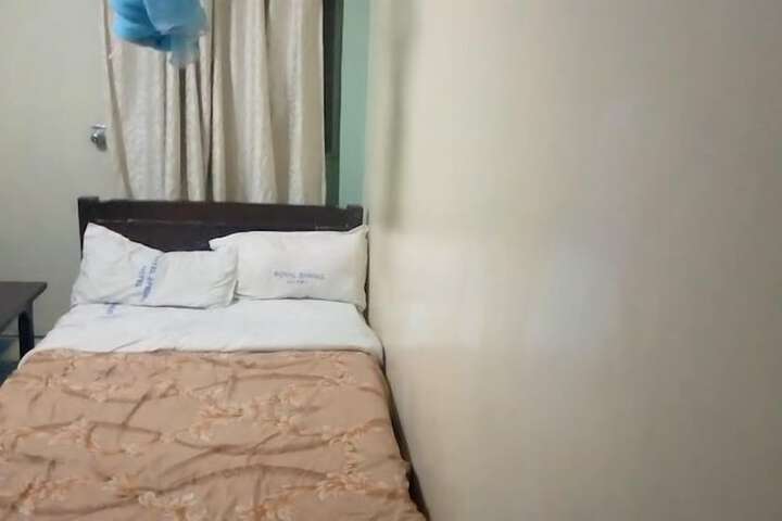 Room 6 of 16