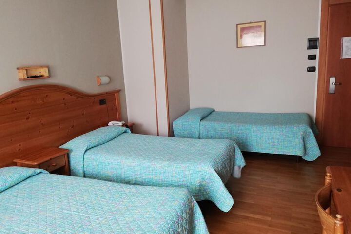 Room 7 of 35