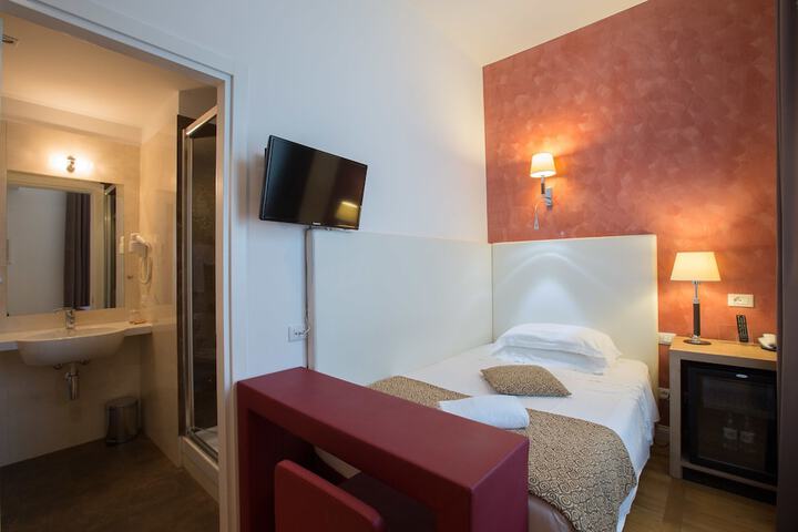 Room 68 of 169