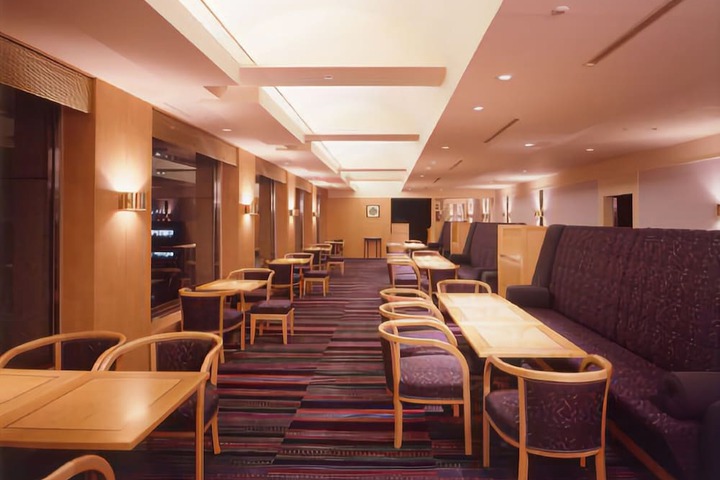 Lounge 68 of 84