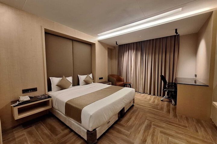 Room 7 of 27