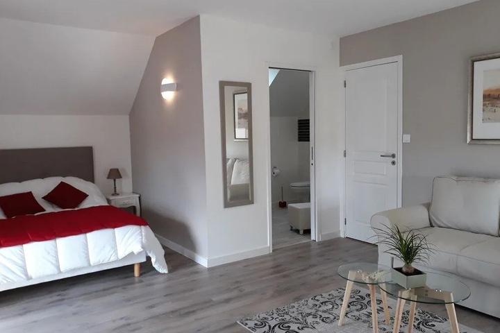 Room 4 of 16