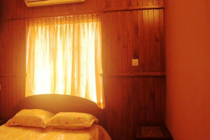 Room 2 of 5