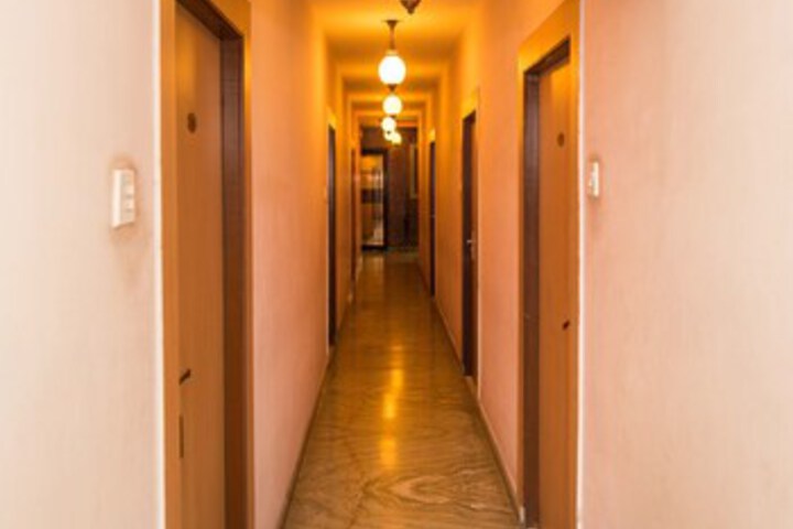 Ballroom/Hall 10 of 24