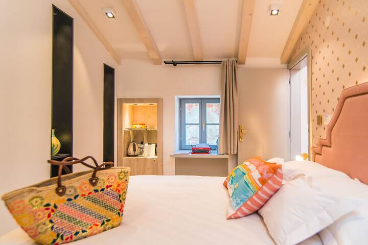 Room 25 of 192