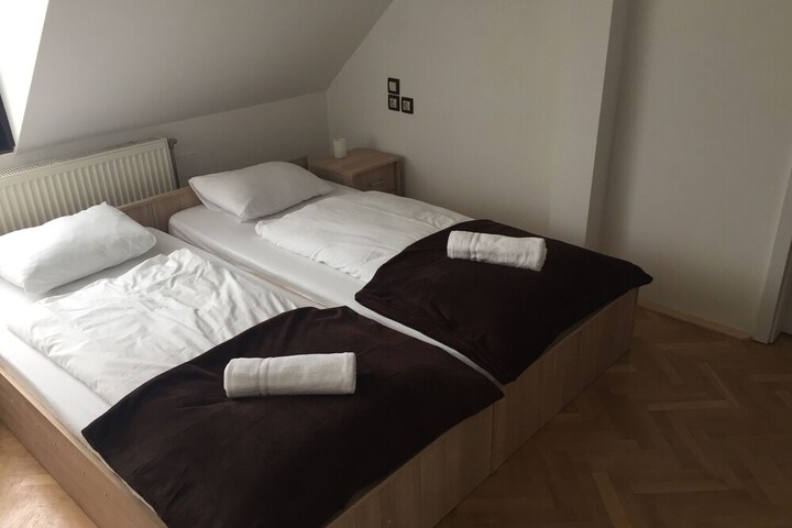 Room 12 of 48