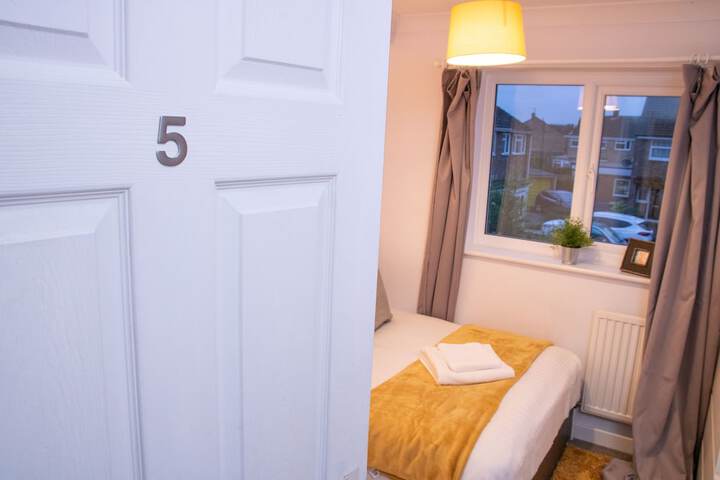 Room 11 of 77