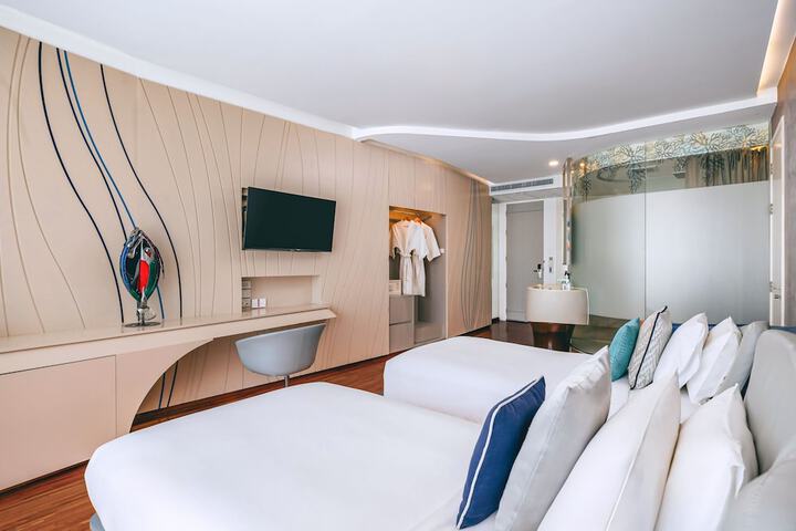 Room 43 of 148