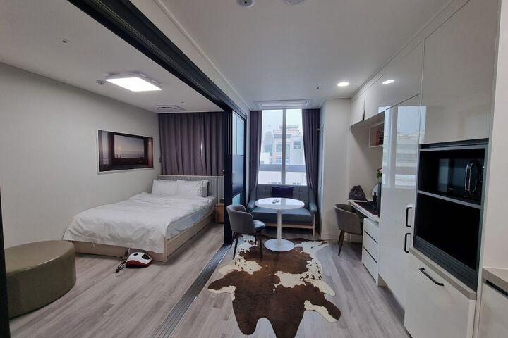 Room 10 of 24