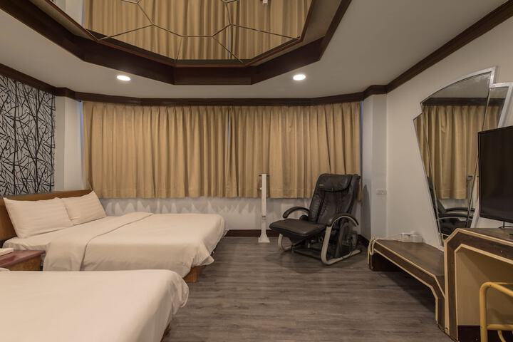 Room 10 of 21