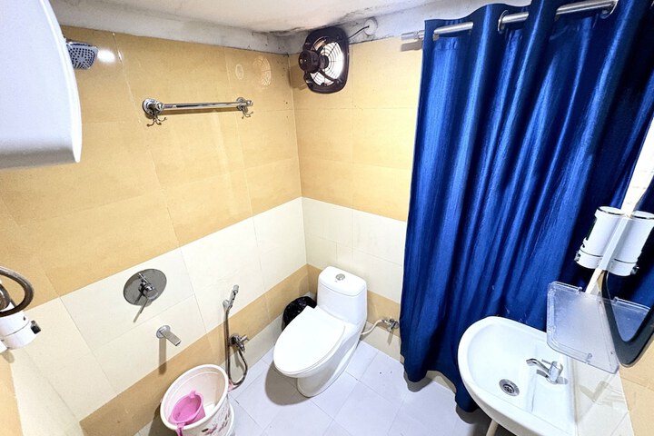 Room 11 of 14