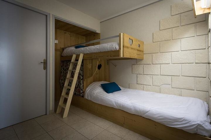 Room 16 of 65