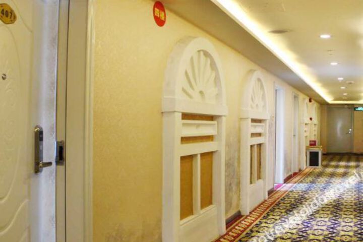 Hotel Interior 7 of 26