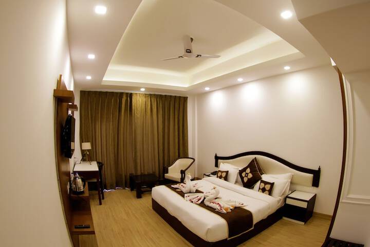Room 26 of 77