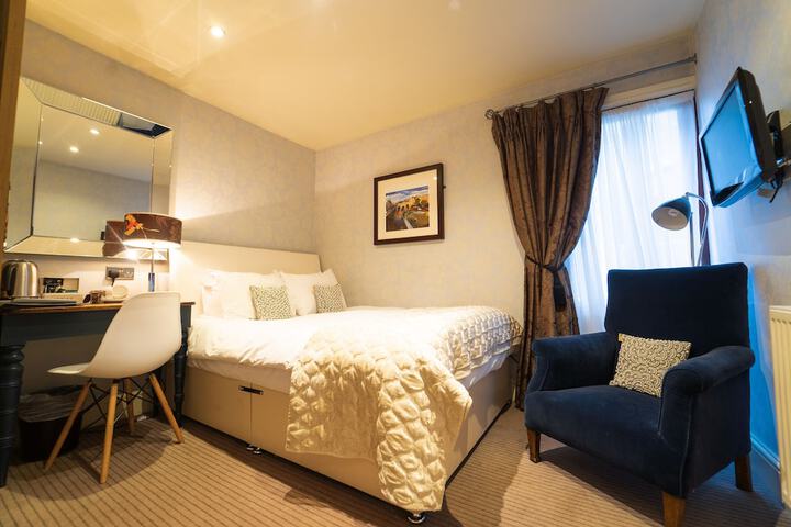 Room 10 of 82