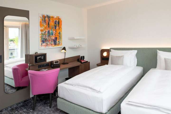 Room 7 of 80