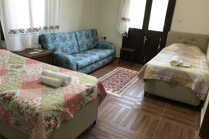 Room 7 of 28