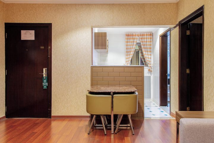 Room 26 of 102