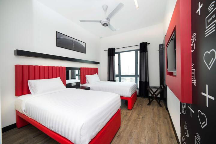 Room 3 of 28