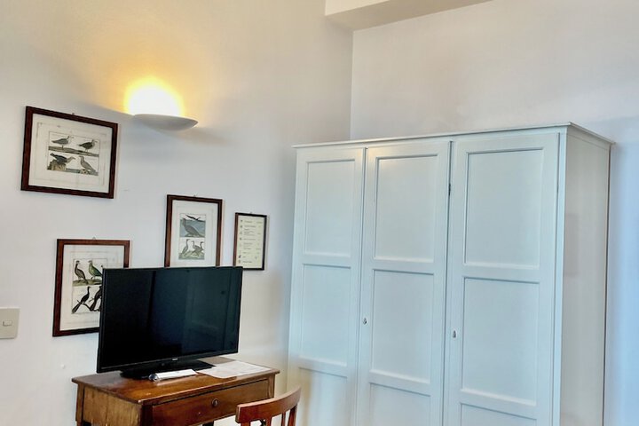 Room 28 of 67