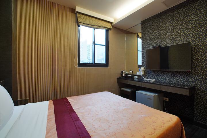Room 32 of 66