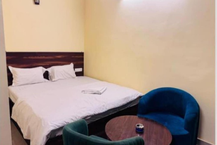 Room 6 of 16