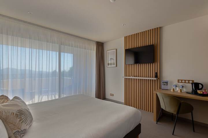 Room 15 of 96