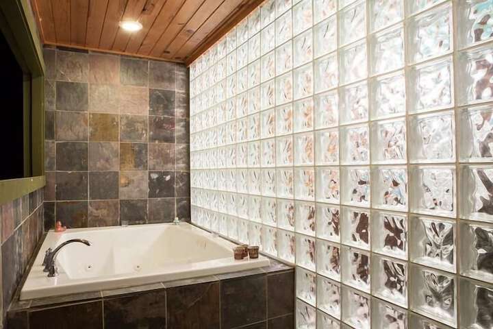 Hot Tub 20 of 27