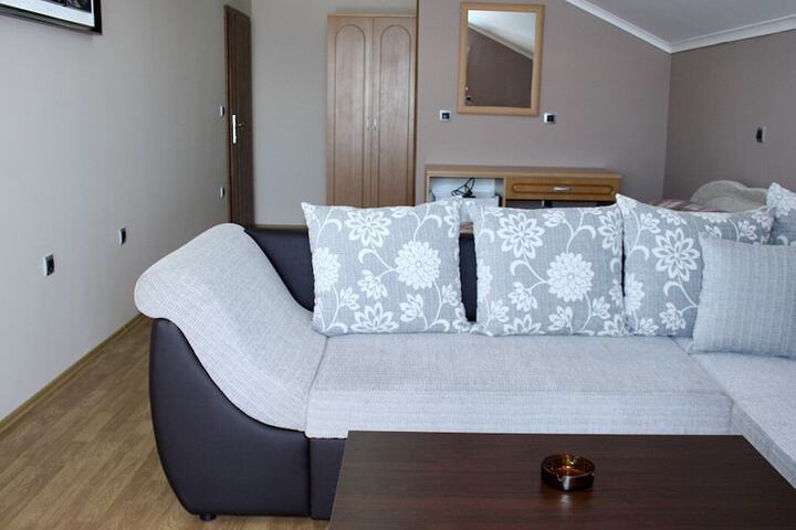 Room 8 of 42