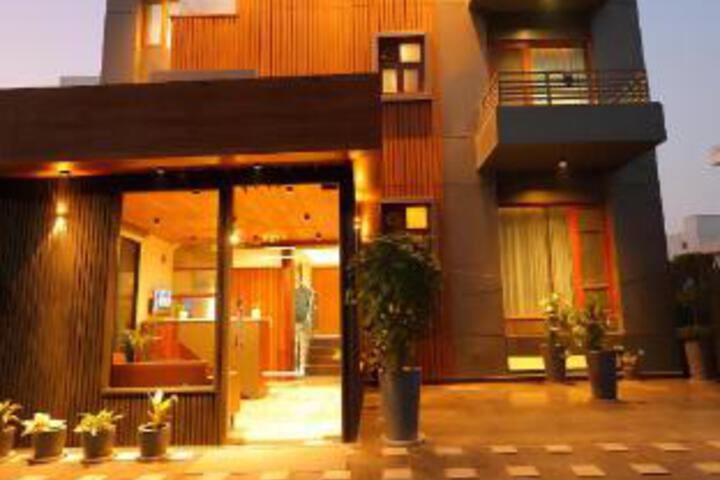 Hotel 8 of 23