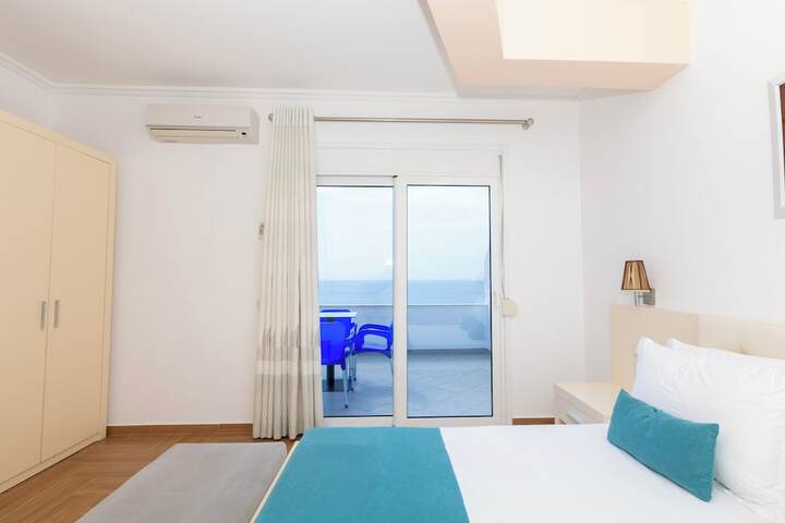 Room 37 of 100